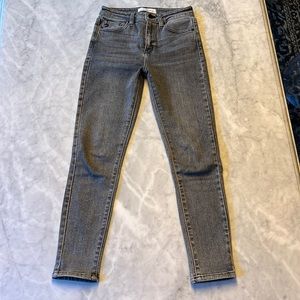 KanCan grey wash high rise jeans. Black details. stretch! Super soft! 3/25